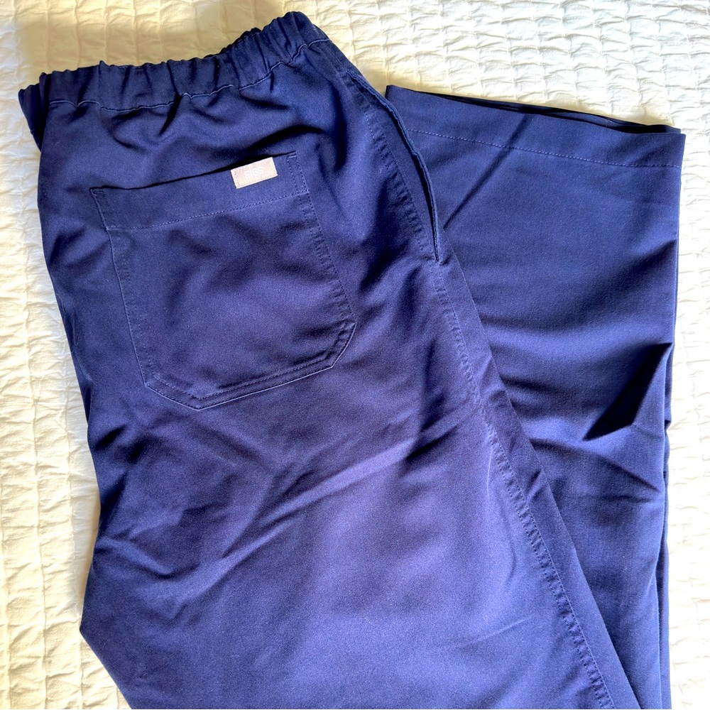 Figs men’s size medium Pisco cargo scrub pants navy